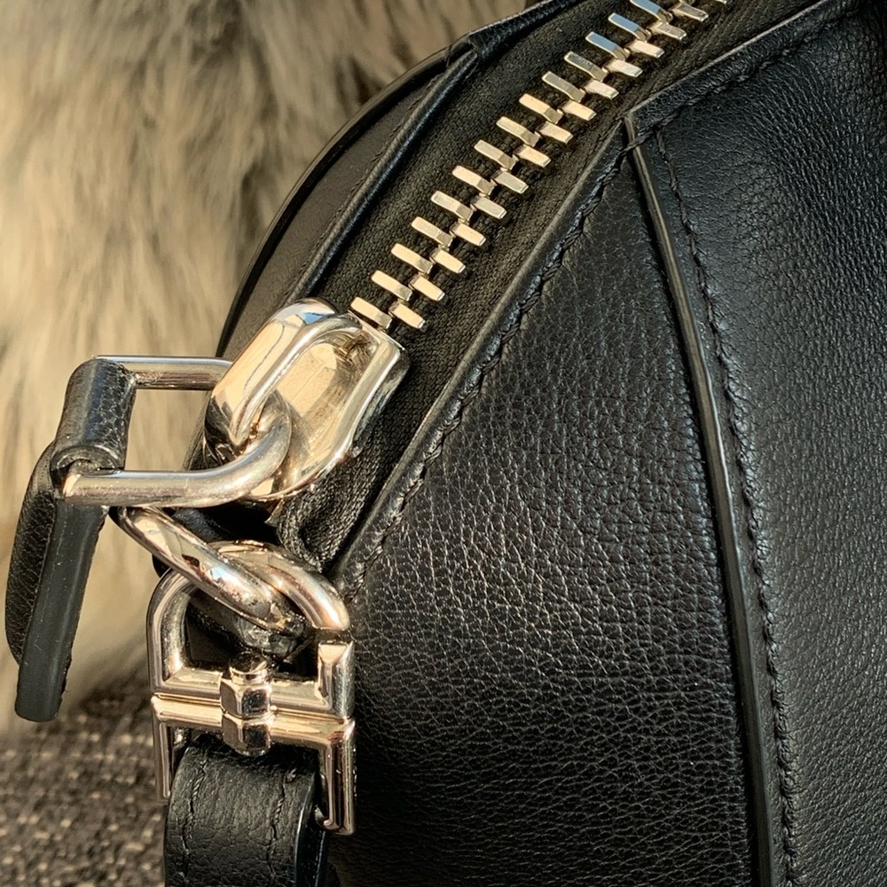 Givenchy Mini Antigona - Picture 2 of 6